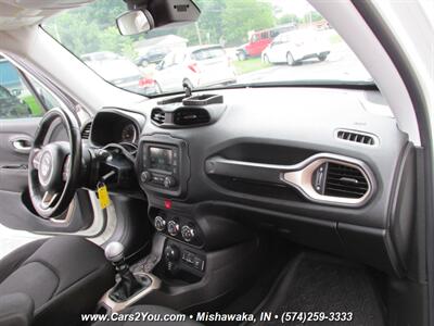 2016 Jeep Renegade Latitude 4x4   - Photo 18 - Mishawaka, IN 46545