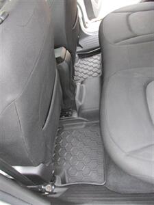 2016 Jeep Renegade Latitude 4x4   - Photo 13 - Mishawaka, IN 46545