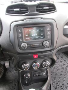 2016 Jeep Renegade Latitude 4x4   - Photo 25 - Mishawaka, IN 46545