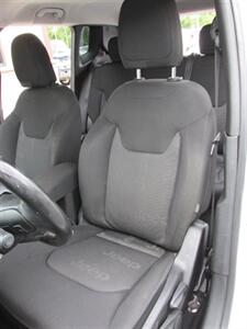 2016 Jeep Renegade Latitude 4x4   - Photo 11 - Mishawaka, IN 46545