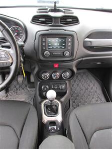 2016 Jeep Renegade Latitude 4x4   - Photo 24 - Mishawaka, IN 46545
