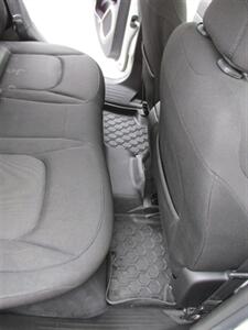 2016 Jeep Renegade Latitude 4x4   - Photo 16 - Mishawaka, IN 46545