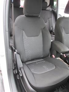 2016 Jeep Renegade Latitude 4x4   - Photo 17 - Mishawaka, IN 46545