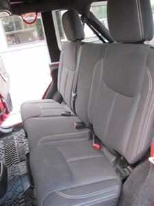 2015 Jeep Wrangler Unlimited Sahara 4x4 - Photo 9 - Mishawaka, IN 46545