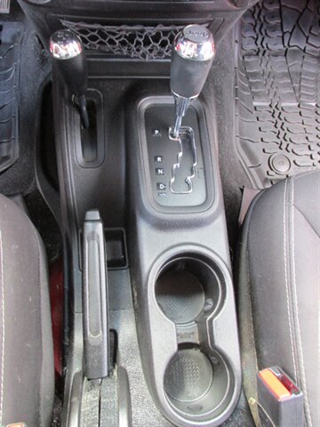 2015 Jeep Wrangler Unlimited Sahara 4x4 - Photo 23 - Mishawaka, IN 46545