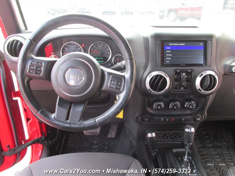 2015 Jeep Wrangler Unlimited Sahara 4x4 - Photo 17 - Mishawaka, IN 46545