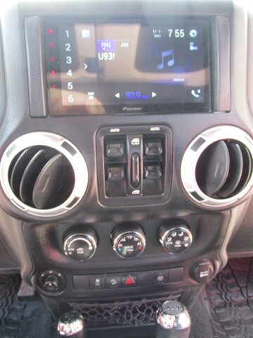 2015 Jeep Wrangler Unlimited Sahara 4x4 - Photo 21 - Mishawaka, IN 46545