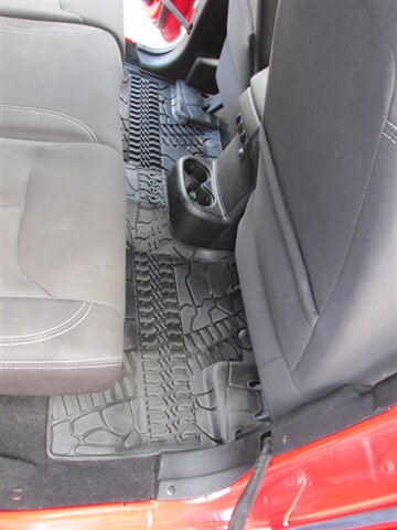 2015 Jeep Wrangler Unlimited Sahara 4x4 - Photo 14 - Mishawaka, IN 46545