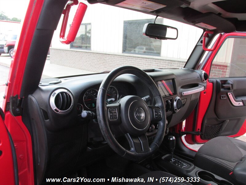 2015 Jeep Wrangler Unlimited Sahara 4x4 - Photo 7 - Mishawaka, IN 46545
