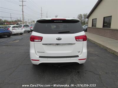 2017 Kia Sedona LX   - Photo 4 - Mishawaka, IN 46545