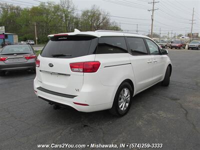 2017 Kia Sedona LX   - Photo 5 - Mishawaka, IN 46545