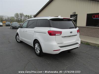 2017 Kia Sedona LX   - Photo 3 - Mishawaka, IN 46545