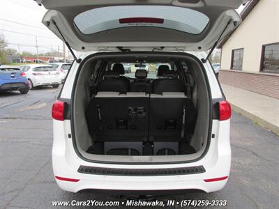 2017 Kia Sedona LX   - Photo 15 - Mishawaka, IN 46545