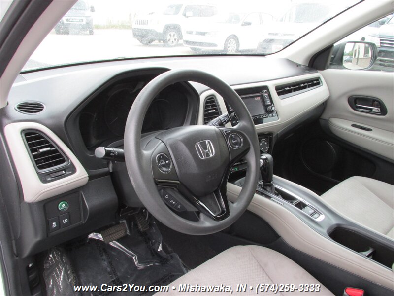 2016 Honda HR-V LX photo 9