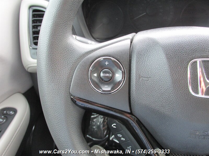 2016 Honda HR-V LX photo 16