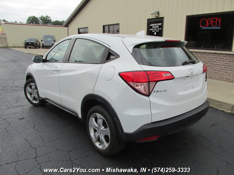 2016 Honda HR-V LX photo 4
