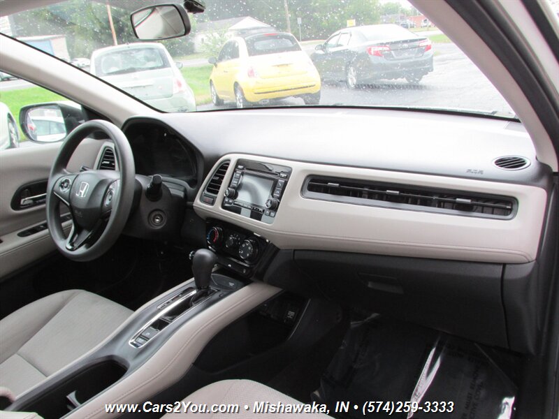 2016 Honda HR-V LX photo 11