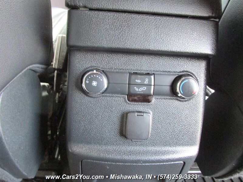 2018 Ford Explorer XLT 4x4 - Photo 14 - Mishawaka, IN 46545
