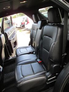 2018 Ford Explorer XLT 4x4 - Photo 12 - Mishawaka, IN 46545