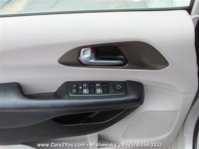 2017 Chrysler Pacifica Touring-L Plus   - Photo 8 - Mishawaka, IN 46545