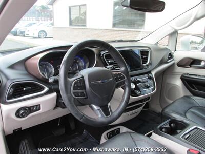 2017 Chrysler Pacifica Touring-L Plus   - Photo 9 - Mishawaka, IN 46545