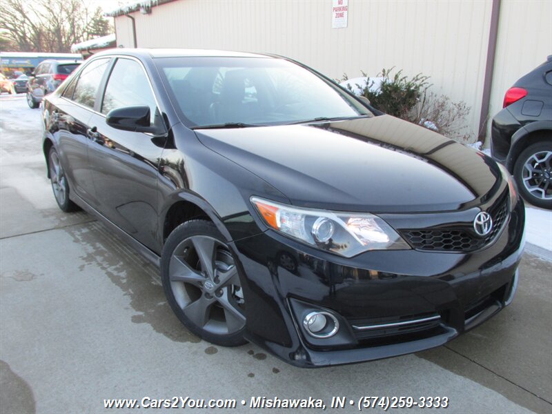 2012 Toyota Camry SE   - Photo 1 - Mishawaka, IN 46545