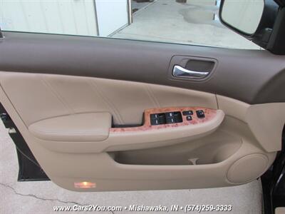 2005 Honda Accord EX V-6 w/Navi   - Photo 10 - Mishawaka, IN 46545