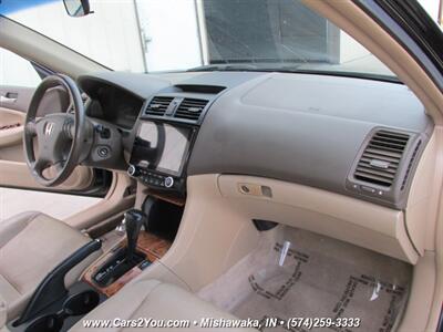 2005 Honda Accord EX V-6 w/Navi   - Photo 21 - Mishawaka, IN 46545