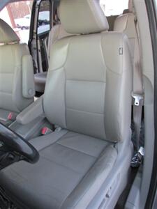 2016 Honda Odyssey Touring   - Photo 13 - Mishawaka, IN 46545