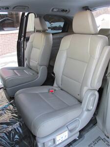 2016 Honda Odyssey Touring   - Photo 15 - Mishawaka, IN 46545
