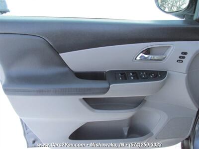 2016 Honda Odyssey Touring   - Photo 11 - Mishawaka, IN 46545