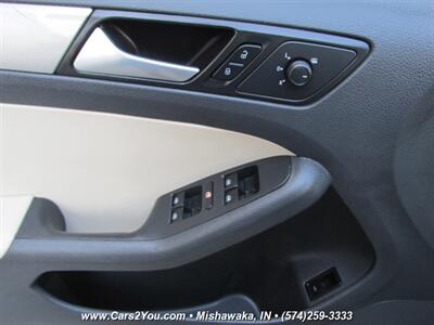 2017 Volkswagen Jetta 1.4T SE   - Photo 10 - Mishawaka, IN 46545