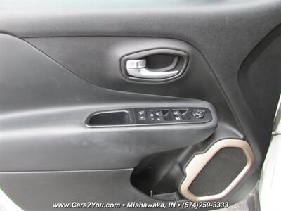 2017 Jeep Renegade Limited 4x4   - Photo 9 - Mishawaka, IN 46545