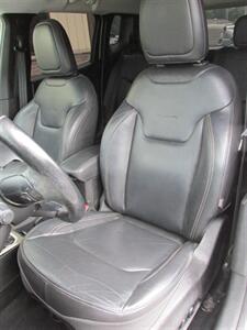 2017 Jeep Renegade Limited 4x4   - Photo 12 - Mishawaka, IN 46545