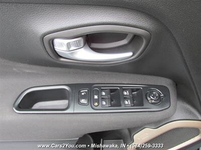 2017 Jeep Renegade Sport 4x4   - Photo 8 - Mishawaka, IN 46545