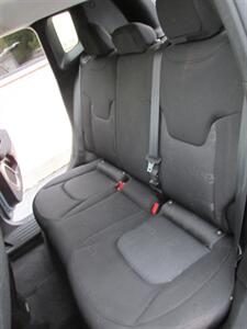 2017 Jeep Renegade Sport 4x4   - Photo 11 - Mishawaka, IN 46545