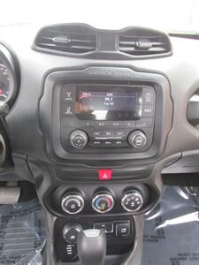 2017 Jeep Renegade Sport 4x4   - Photo 23 - Mishawaka, IN 46545
