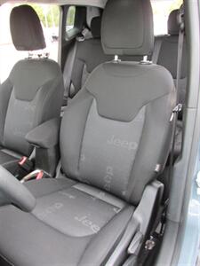 2017 Jeep Renegade Sport 4x4   - Photo 10 - Mishawaka, IN 46545
