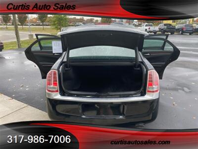 2013 Chrysler 300C John Varvatos Luxu   - Photo 10 - Avon, IN 46123-8338