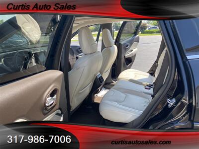 2017 Jeep Cherokee Overland   - Photo 9 - Avon, IN 46123-8338