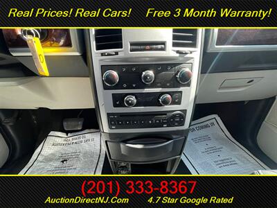 2009 Chrysler Town & Country Touring   - Photo 27 - Jersey City, NJ 07307