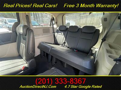 2009 Chrysler Town & Country Touring   - Photo 16 - Jersey City, NJ 07307