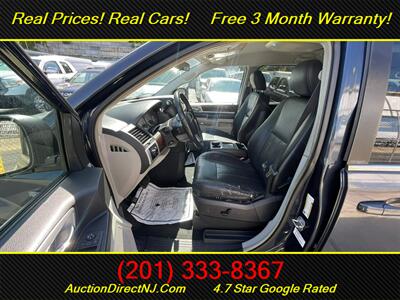 2009 Chrysler Town & Country Touring   - Photo 14 - Jersey City, NJ 07307