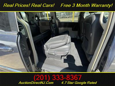 2009 Chrysler Town & Country Touring   - Photo 18 - Jersey City, NJ 07307