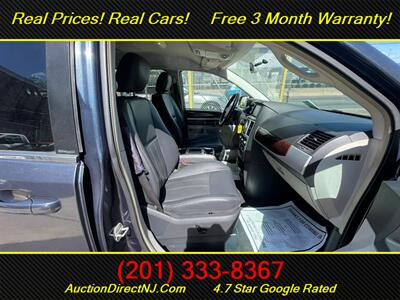 2009 Chrysler Town & Country Touring   - Photo 17 - Jersey City, NJ 07307