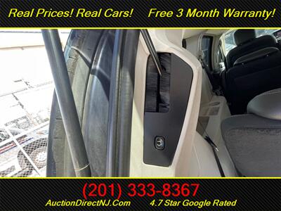 2009 Chrysler Town & Country Touring   - Photo 38 - Jersey City, NJ 07307