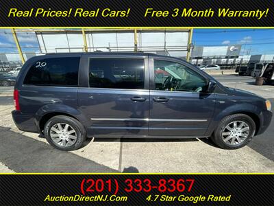 2009 Chrysler Town & Country Touring   - Photo 2 - Jersey City, NJ 07307