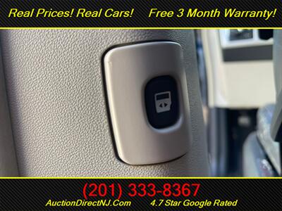 2009 Chrysler Town & Country Touring   - Photo 39 - Jersey City, NJ 07307
