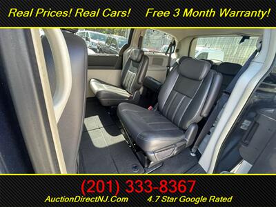2009 Chrysler Town & Country Touring   - Photo 15 - Jersey City, NJ 07307