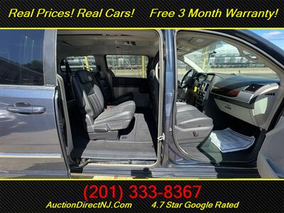 2009 Chrysler Town & Country Touring   - Photo 13 - Jersey City, NJ 07307